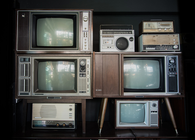 Černobílé televize a radia