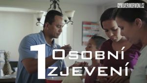 Otec krmí dceru
