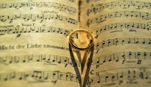 jak budovat v manzelstvi harmonii noty s prstynkem