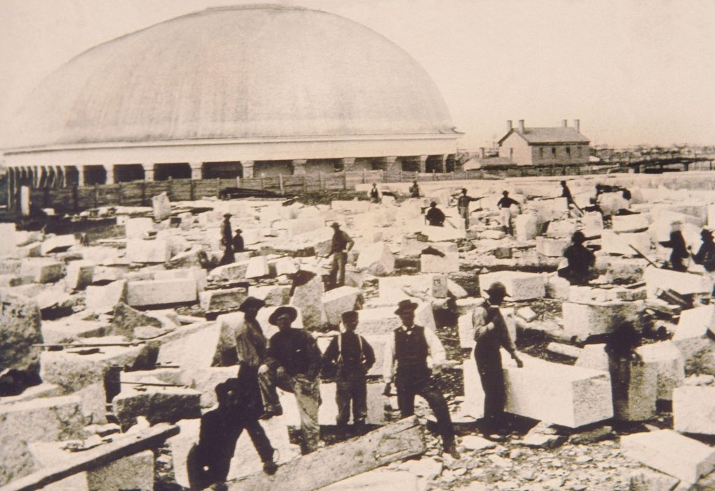 Stavba chrámu - historická fotografie